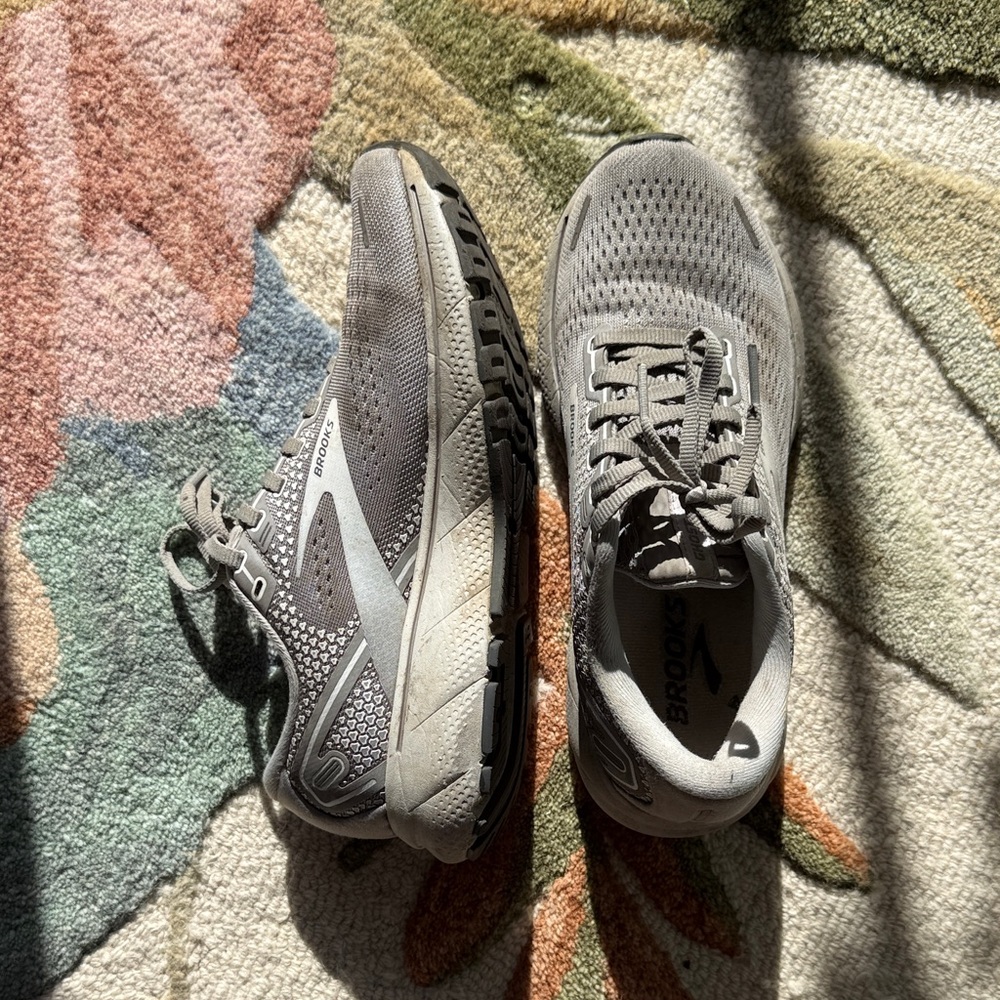 Brooks Ghost 14 Running Shoes Light Grey